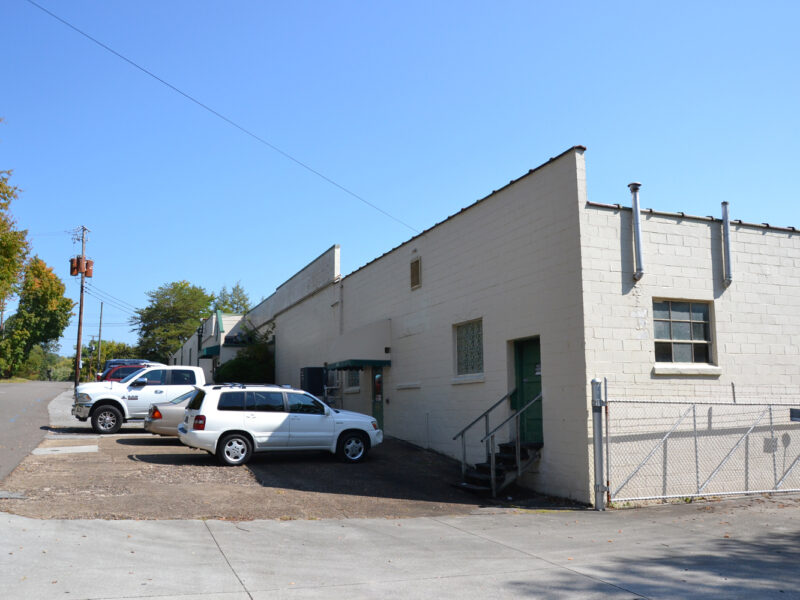 FULL-SERVICE LEASE: 11,000 sf Warehouse with Office Space Near Downtown Knoxville and I-640