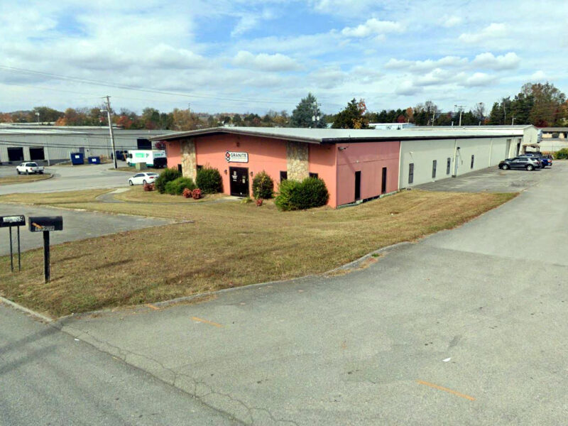 15,125 sf Warehouse / Office in an Awesome West Knoxville Location