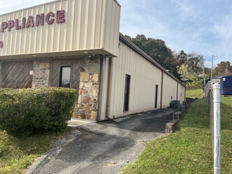 4,000 sf Commercial Building in North Knoxville